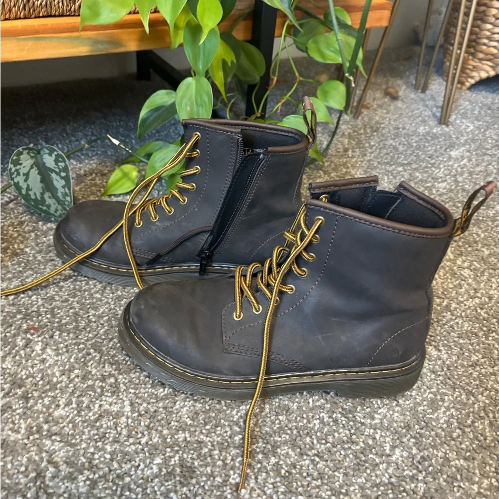 Dr. Martens Youth 1460 Wildhorse Leather Lave Up Boots | EU 36